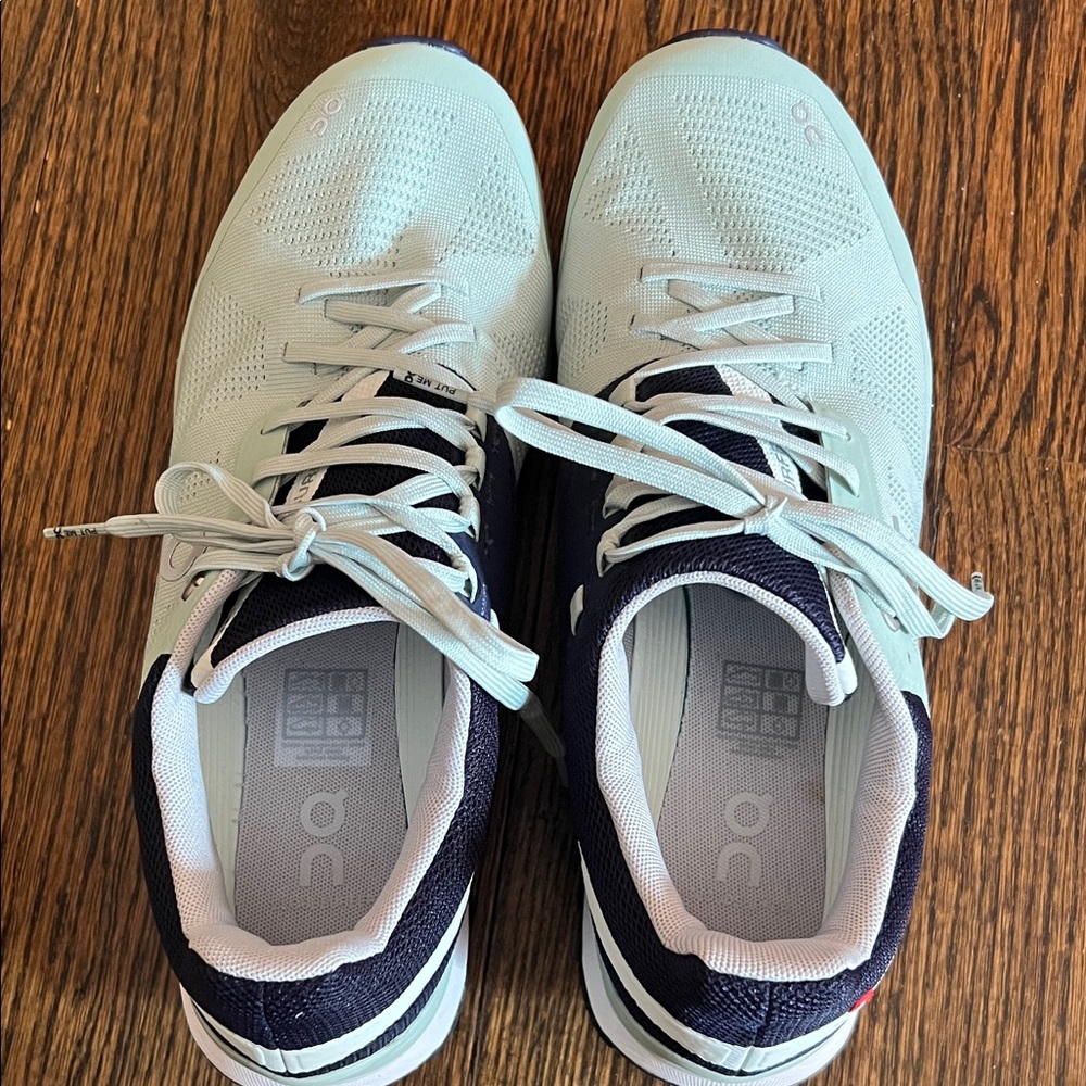 On Running mint green and navy blue Sneakers woman 11
